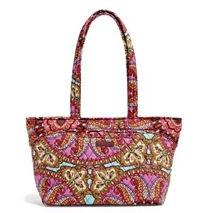 Vera Bradley Mandy *Resort Medallion